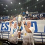 GBLA Bergemuruh! Flare dan Kembang Api Bobotoh Warnai Pesta Juara Persib
