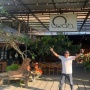 Mental Baja, Kisah Pensiunan PNS Sulap Rumah Kosong 20 Tahun di Tengah Sawah Jadi Kafe Megah