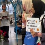 Bikin Heboh! Rombongan Orang Berselawat dan Main Rebana di dalam MRT Jadi Omongan