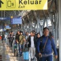 Jelang Idul Adha, Stasiun Pasar Senen Dipadati Penumpang Kereta Jarak Jauh