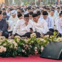 Pramono Wukuf di Arafah, Rano Karno Salat Id di Saf Depan Bersama Warga di Balai Kota