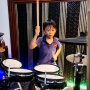 Isyana Sarasvati Sampai Melongo, Aksi Oman Drummer Cilik Taklukkan Lagu BURN Viral