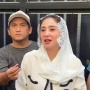 Kurban 12 Sapi di Idul Adha, Dewi Perssik Dapat Bonus 2 Kambing Gratis