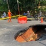 Jalan Amblas di Lenteng Agung: Satu Pengendara Terjeblos, Kemacetan Masih Mengular