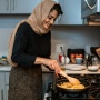 Kenapa Gen Z Makin Jarang Memasak? Ini Dampak Tersembunyi di Baliknya