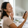 5 Serum Spray dengan Rating Sempurna, Terbukti Bikin Wajah Glowing dan Makeup Flawless