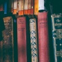 Bukan Emas atau Berlian: 10 Buku 'Tua' Ini Justru Punya Harga Ratusan Miliar Rupiah!