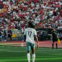 Rafael Leao Ngamuk! Tinju Pemain Chile, Terancam Absen di Piala Dunia 2026