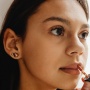 Lipstik Nude Apa yang Gak Bikin Wajah Pucat? Ini Tips Memilih Produk yang Tepat