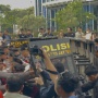 VIDEO: Demonstrasi Mahasiswa Diwarnai Aksi Bentrok dengan Aparat, Terlibat Saling Dorong