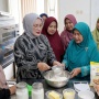 Ibu Dian, Nasabah PNM Lampung yang Menggerakkan Perempuan untuk Berani Berdaya