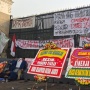 Mana yang Turun Duluan? Banner Demo Mahasiswa di DPR Sindir Kenaikan BBM hingga Jabatan Prabowo