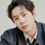 Cowok Minimalis Merapat! 4 Daily OOTD ala Lee Jun Young yang Mudah Ditiru