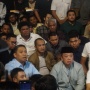Diskusi di UGM Digeruduk Mahasiswa! Menteri Nusron dan Sudaryono Dievakuasi Mobil Patroli