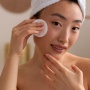 Sentuhan Hidrasi Maksimal: 5 Toner Pad untuk Makeup Flawless Tanpa Retak