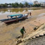 Pendangkalan Sungai Hambat Aktivitas Nelayan di Padang
