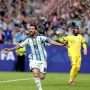 Hattrick Perdana di Piala Dunia, Lionel Messi Antar Argentina Menang 3-0 atas Aljazair