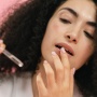 Apakah Benar Lip Serum Bisa Memerahkan Bibir? Ini Faktanya