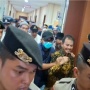 Sambil Berseru Allahuakbar, Roy Suryo Tinggalkan RS Polri Menuju Polda Metro Jaya