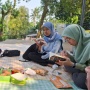 Metode Baca Bareng di Taman: Cara Ibu-Ibu Jagakarsa Mengajarkan Anak Mencintai Buku Tanpa Paksaan