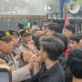 Demo Mahasiswa di Patung Kuda Memanas, Orator Teriak Minta Massa dan Polisi Mundur