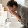 4 Rekomendasi Exfoliating Cleanser Lokal untuk Wajah Bersih Maksimal