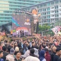 Malam Minggu Spesial di Bundaran HI: Warga Rayakan HUT Jakarta ke-499 Sambil Nonton Konser