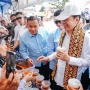 Blusukan Terakhir di Lampung, Jokowi Sempatkan Jajan Es Kopi dan Rujak Buah