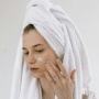 Budget Cuma Rp30 Ribuan? Ini 4 Sunscreen Cica Murah untuk Kulit Berjerawat