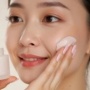 4 Moisturizer Ampuh Atasi Kulit Kering Sekaligus Kusam tanpa Pori Tersumbat