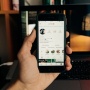 Dikelilingi Banyak Orang, Tapi Tak Punya Tempat Bercerita? Kamu Tidak Sendirian