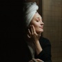 Skincare Malam Boleh Dipakai Jam 7? Begini Saran Dokter agar Hasilnya Optimal