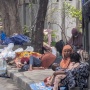 Sehari Ditertibkan, Puluhan Pengungsi UNHCR Masih Bertahan di Trotoar Kuningan