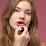 4 Lipstik dengan Jojoba Oil untuk Bibir Kering, Anti Crack saat Dipakai!