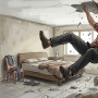 Gagal Ngumpet! Maling Motor Sembunyi di Plafon Rumah Pacar Jatuh Terjerembab Usai Didobrak