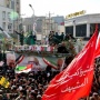 Ribuan Pelayat Ayatollah Khamenei Kibarkan Bendera Merah, Serukan Balas Dendam