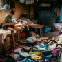 Romantisasi Thrifting: Tren Hijau atau Eksploitasi Sampah?