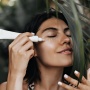 5 Sunscreen Mengandung Niacinamide untuk Mencerahkan Wajah sesuai Review dan Harga