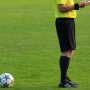 Bukan Aksesori, Ini 6 Fungsi Jam Tangan yang Digunakan Wasit Sepak Bola