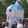 Keranda Khas Gorontalo Iringi Pemakaman Militer Rachmat Gobel di TMP Kalibata