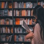 Validasi Sosial Mengalahkan Literasi: Mengapa Kita Lebih Takut Kusam daripada Bodoh?
