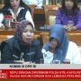 Tangis Pecah di DPR, Ibu Santri Korban Pembakaran Ungkap Ancaman Sebelum Anaknya Tewas