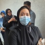 Rawat Ibu Sendiri hingga Napas Terakhir, Vega Darwanti Ungkap Momen Haru saat Ibunda Berpulang