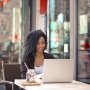Fear of Falling Behind dan Gen Z: Semua Orang Terlihat Sukses, Aku Kapan?