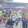 JPO Tendean Nyaris Ambruk, Crane Masih Tersangkut dan Kemacetan Mengular