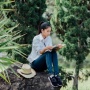 Me Time di Tempat Umum: Saat Gen Z Refleks Menyibukkan Diri saat Sendirian