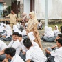 Ketika Mengajar Tak Lagi Menjanjikan: Kesejahteraan Guru Terus Tertinggal
