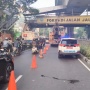 Efek Truk Crane Tabrak JPO: Tendean-Kuningan Macet Parah, Arus Lalu Lintas Dialihkan!