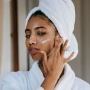 Sunscreen atau Day Cream Dulu? Ini Urutan Skincare Pagi yang Efektif Menurut Dokter