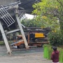 Detik-Detik Evakuasi Truk Towing yang Tersangkut JPO Tendean, Crane Besar Diterjunkan